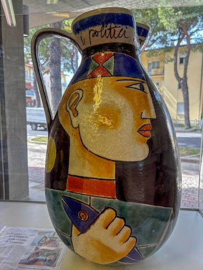 una ceramica di Guerrino Tramonti